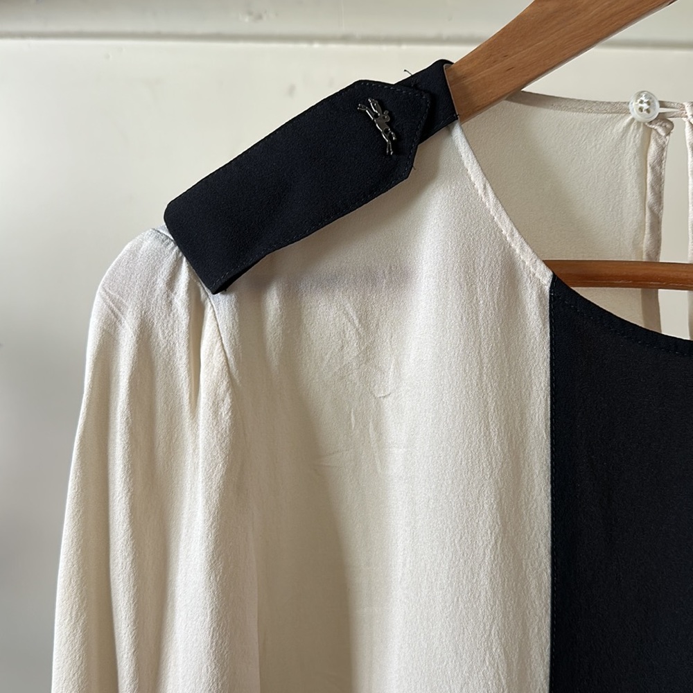 New Longchamp silk equestrian military epaulette color-block minimalist blouse - Picture 2 of 11